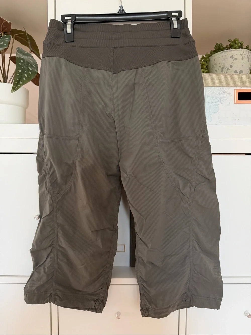Lululemon Dance Studio Cropped Capri Pants Size 6 Olive Green - Picture 3 of 4